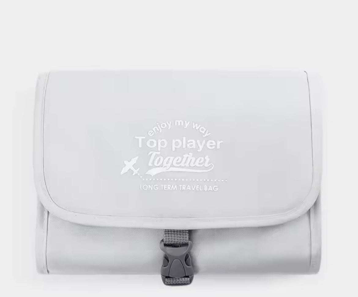 TROUSSE DE TOILETTE SUSPENDUE