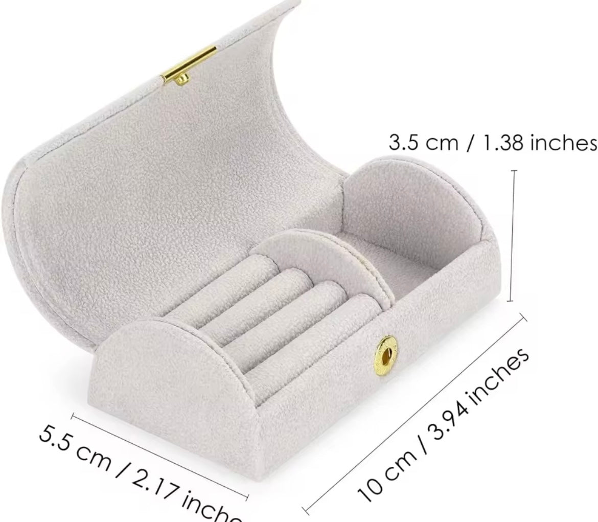 MINI BOITE A BIJOUX EFFET VELOURS