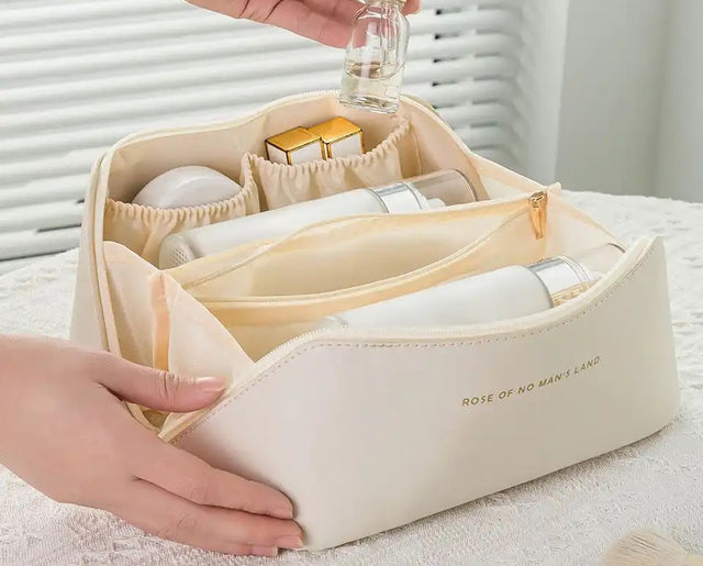 TROUSSE ROSE MAN LAND 02